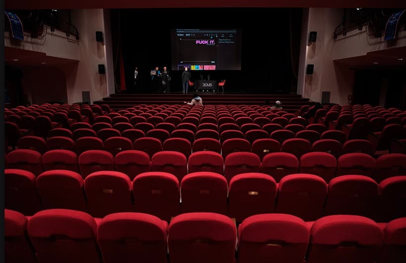 The auditorium of Teatro Tasso, seen from the back of the stalls