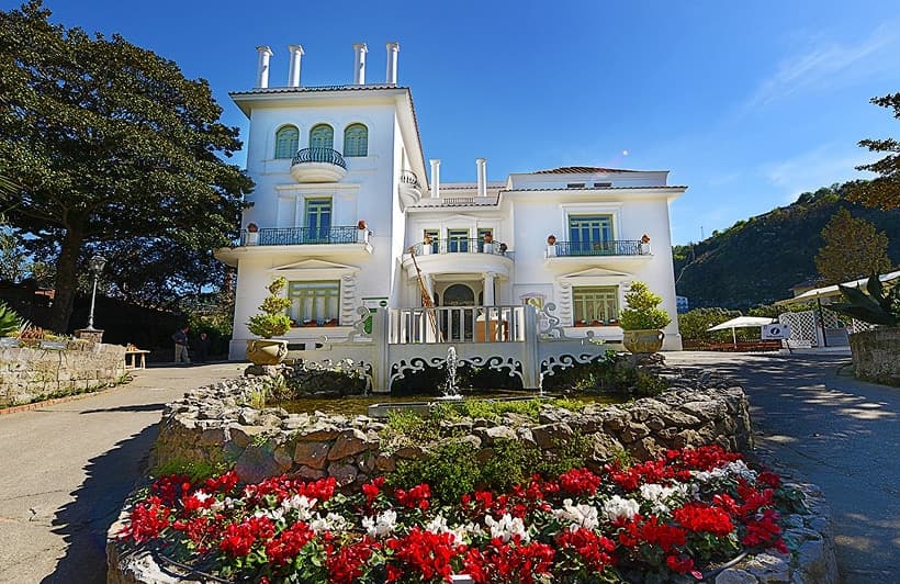 Villa Fiorentino behind its flowered garden